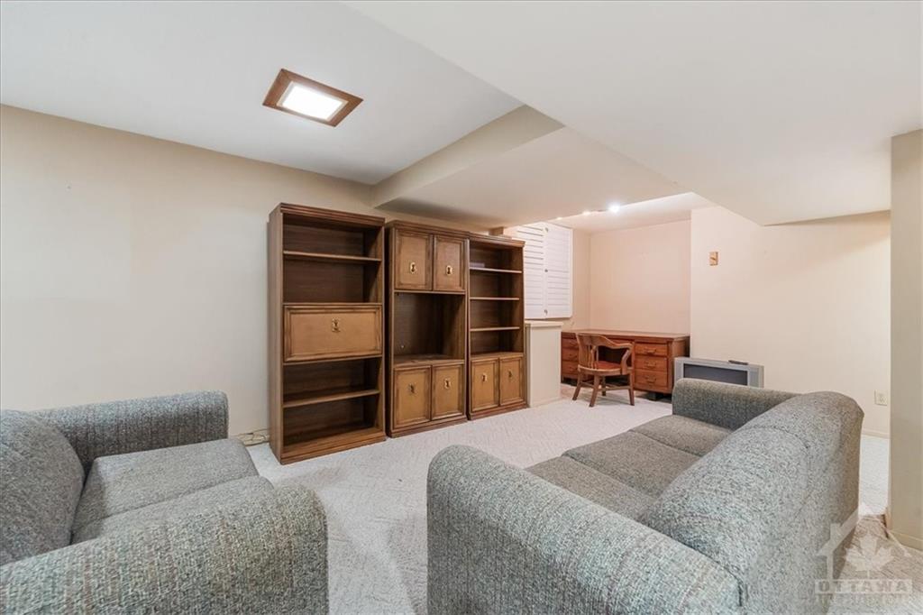 3 THORNHEDGE Court