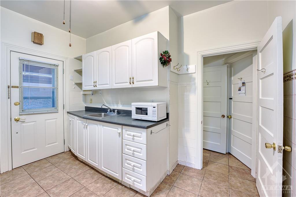 166 MCGILLIVRAY Street, #2