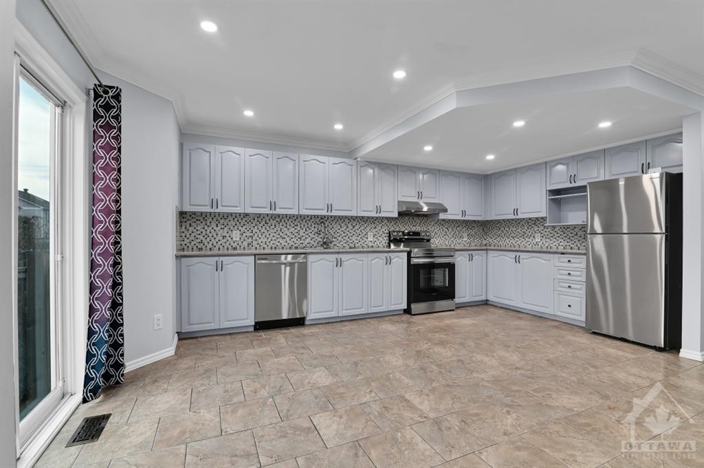 123 CRESTHAVEN Drive