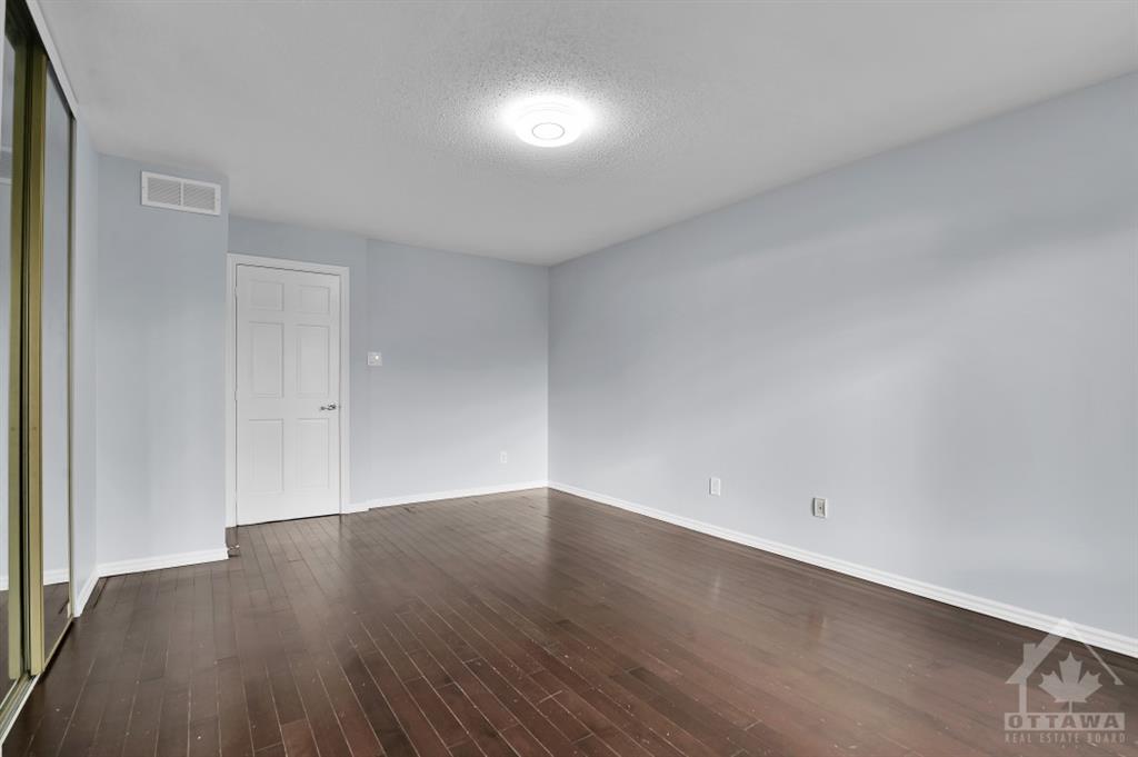 123 CRESTHAVEN Drive