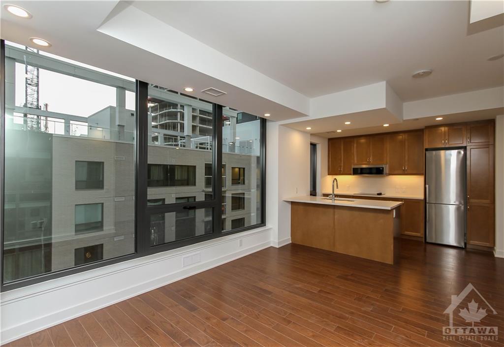 340 QUEEN Street, #907