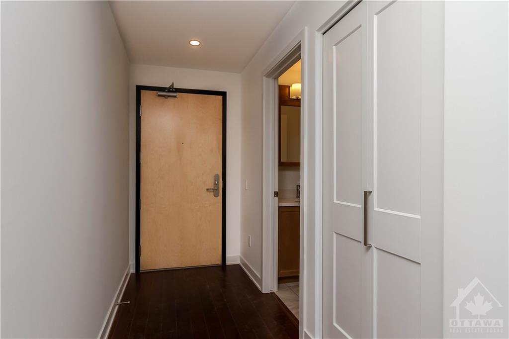 340 QUEEN Street, #907