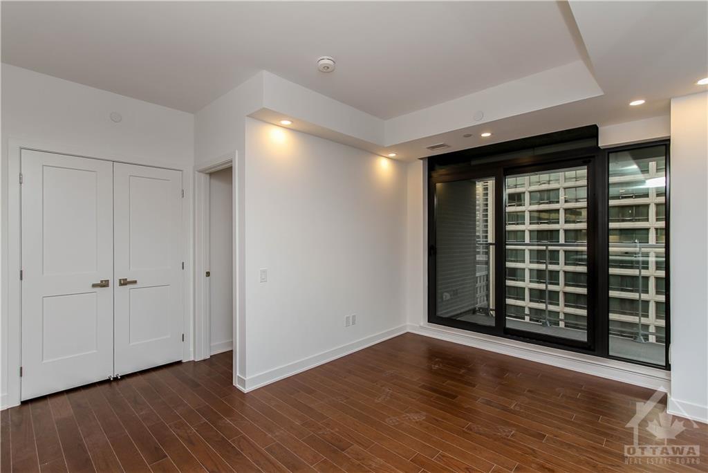 340 QUEEN Street, #907