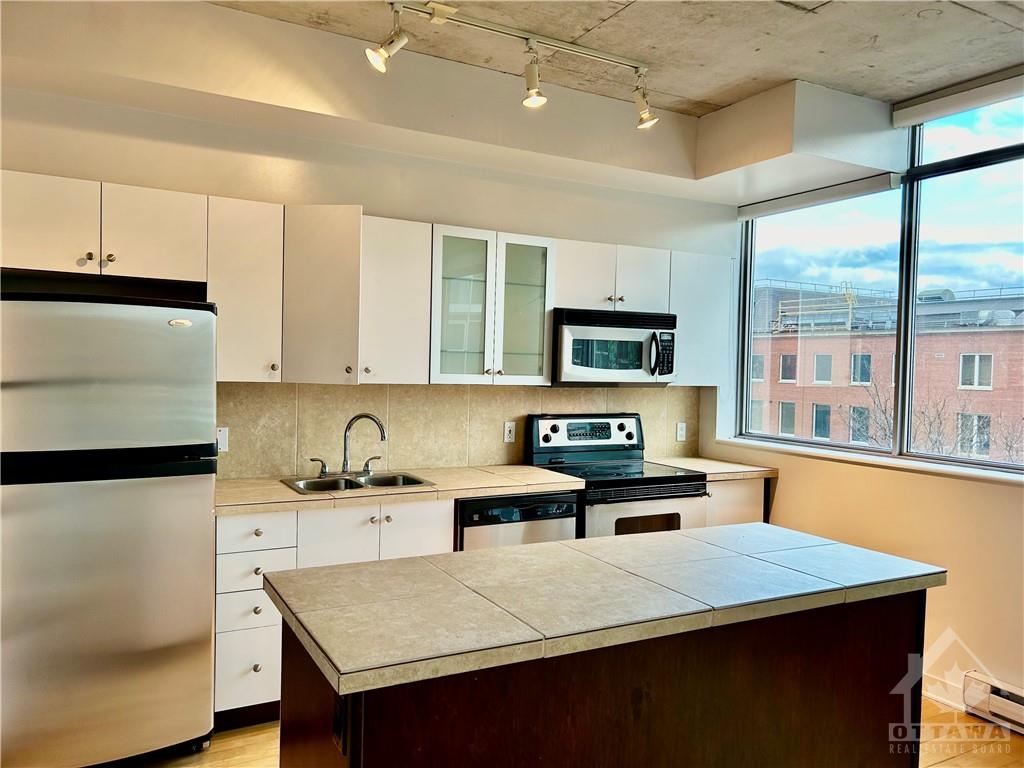 383 CUMBERLAND Street, #407