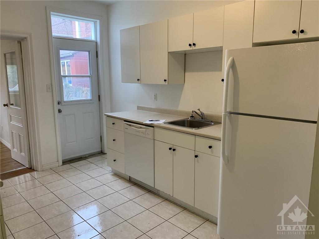 519 LYON Street N, #1