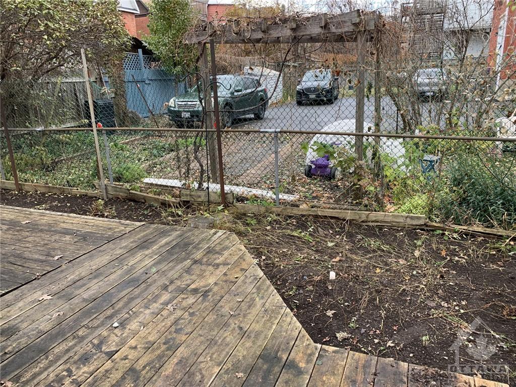 519 LYON Street N, #1