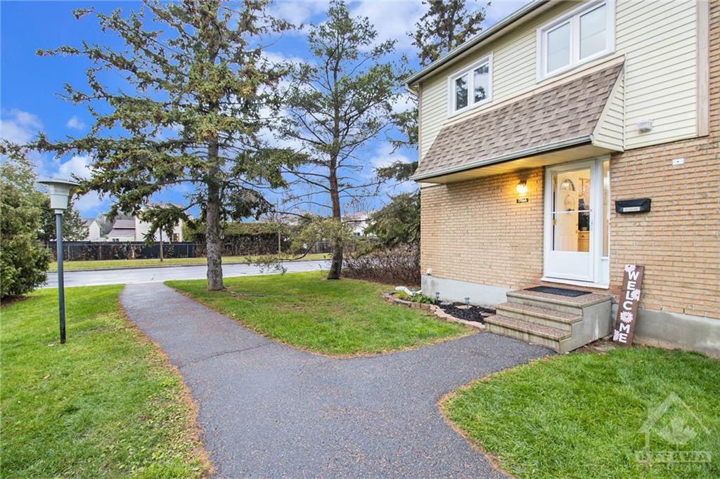 1706 LAMOUREUX Drive, #A