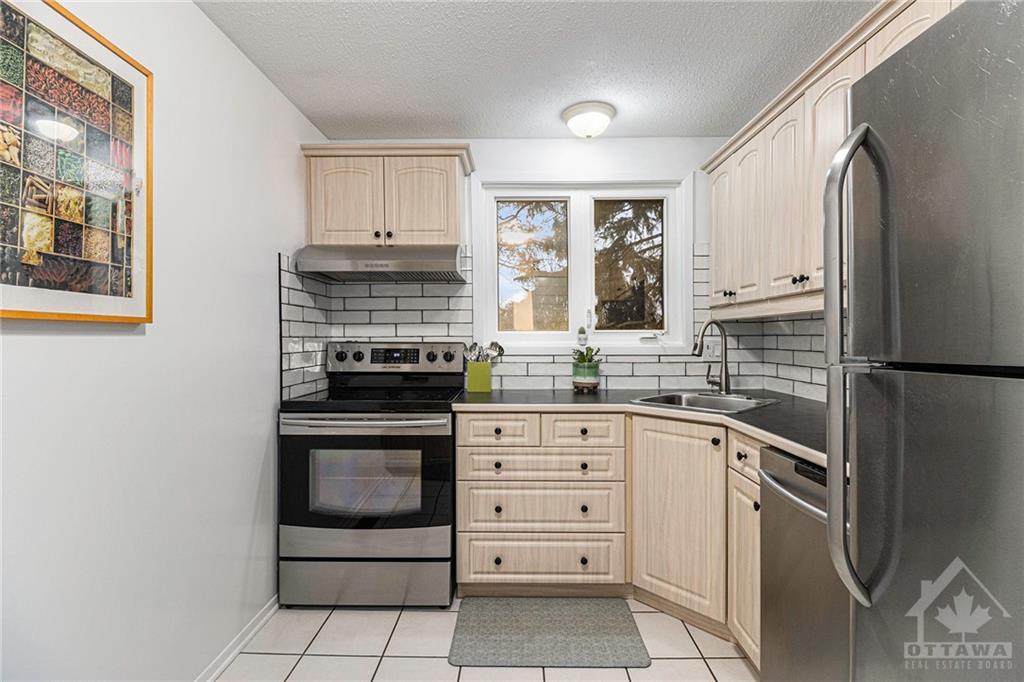 1706 LAMOUREUX Drive, #A