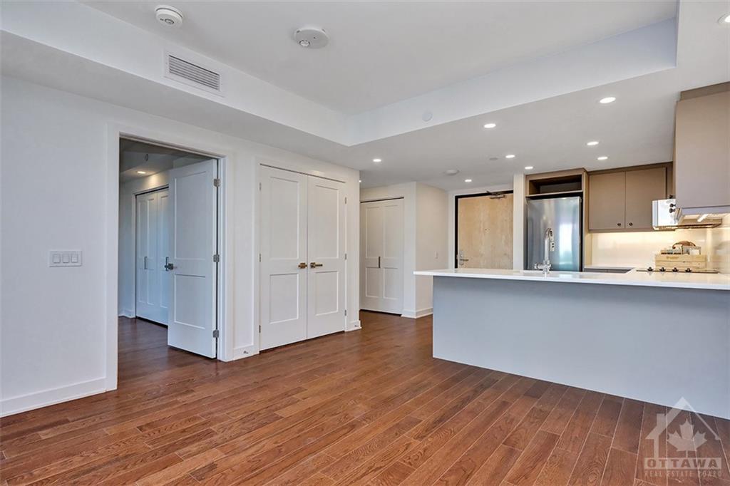 340 QUEEN Street, #1809