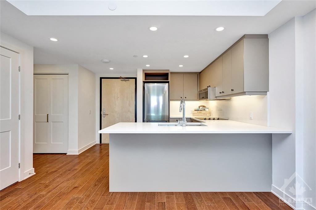 340 QUEEN Street, #1809