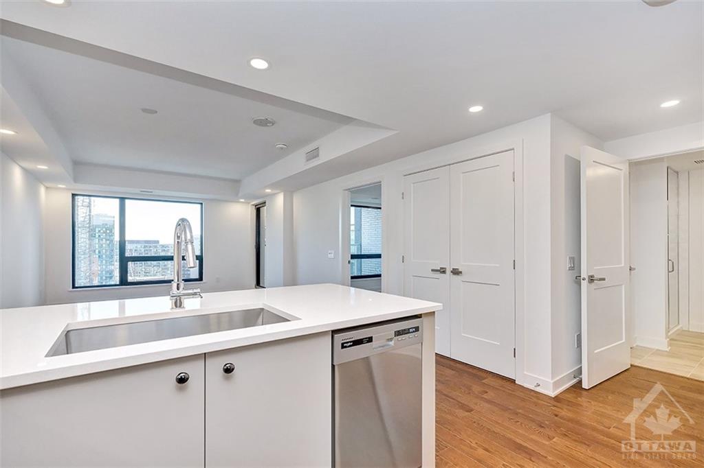340 QUEEN Street, #1809