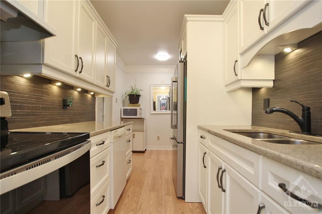 445 CANOTIA Place