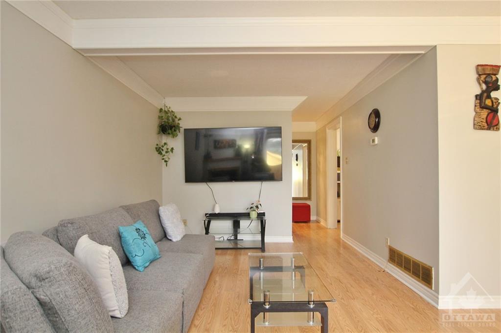 445 CANOTIA Place
