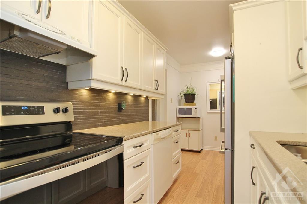 445 CANOTIA Place