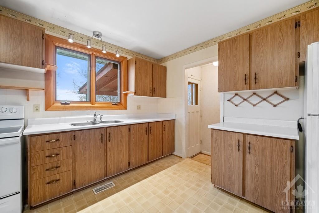 3105 DIAMONDVIEW Road