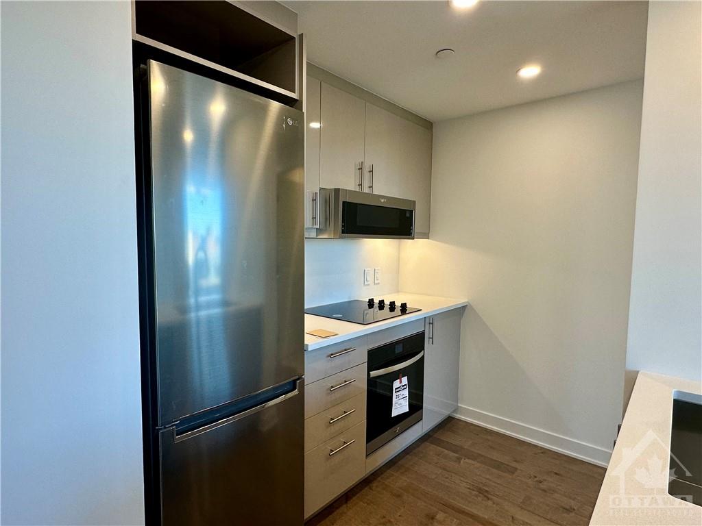 340 QUEEN Street, #1802