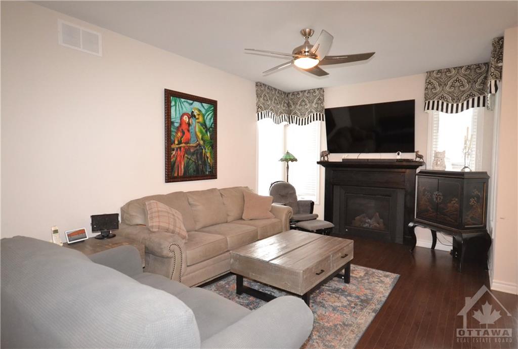 701 DU RIVAGE Street