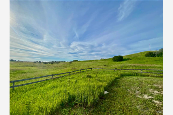 498067 48 Street E, Rural Foothills County