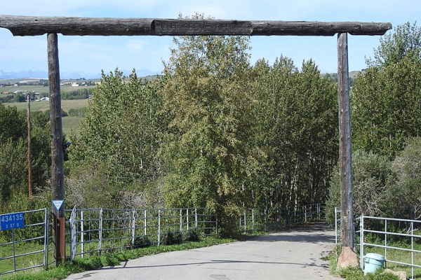 434135 2 Street E, Rural Foothills County