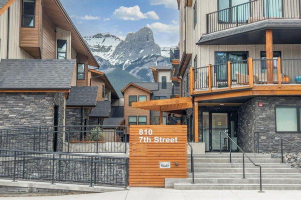 810 7th Street, Canmore