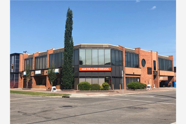 136 17 Avenue NE, Calgary