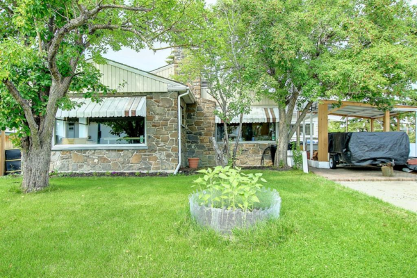 1702 Westmount Road NW, Calgary