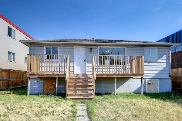 1718 37 Street SE, Calgary