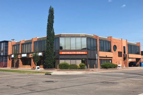 136 17 Avenue NE, Calgary