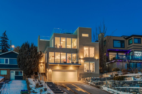 856 Bridge Crescent NE, Calgary