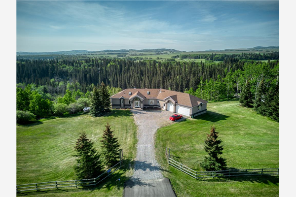6 Lineham Crossing, Rural Foothills County
