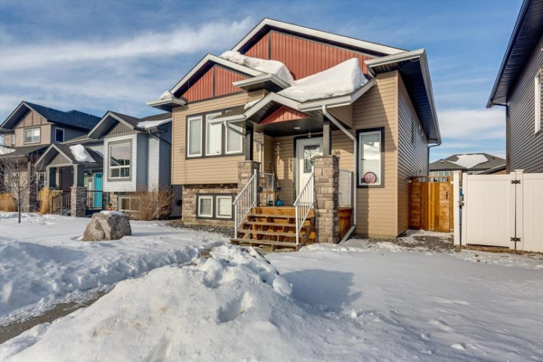 98 Village Crescent, Red Deer