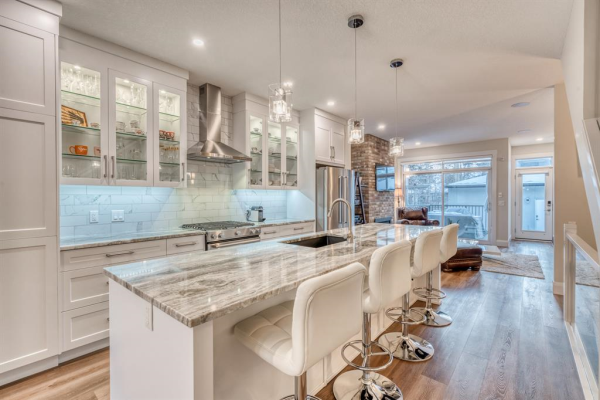 427 23 Avenue NE, Calgary