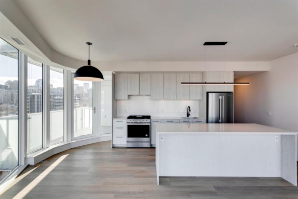 1107 Gladstone Road NW, Calgary