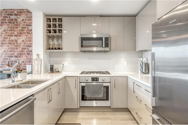 301 10 Street NW, Calgary
