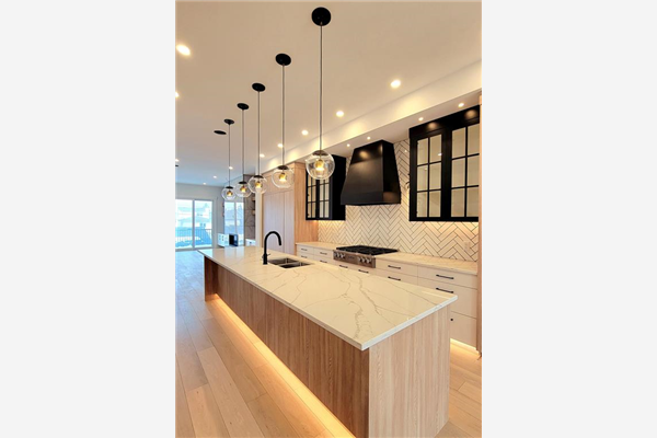 2018 37 Avenue SW, Calgary
