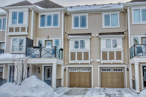 213 Hillcrest Gardens SW, Airdrie