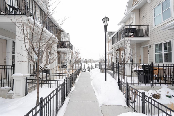 1015 Cranbrook Walk SE, Calgary