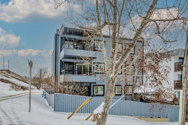 526 5 Street NE, Calgary