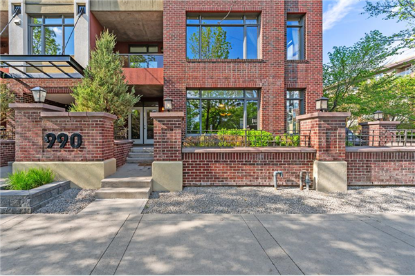 990 Centre Avenue NE, Calgary