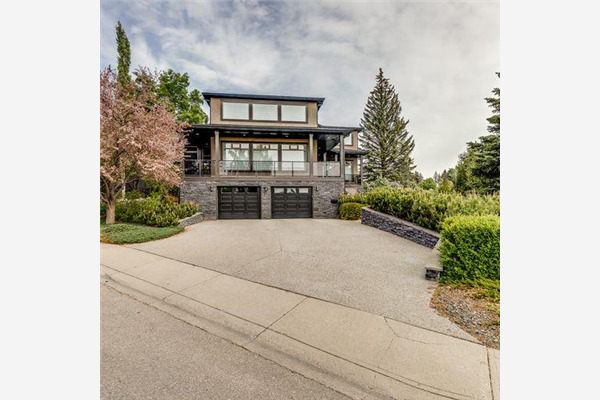 8 Cromwell Avenue NW, Calgary