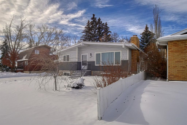 1029 1 Street SW, High River