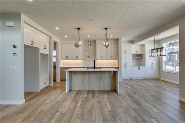 247 Creekside Way SW, Calgary
