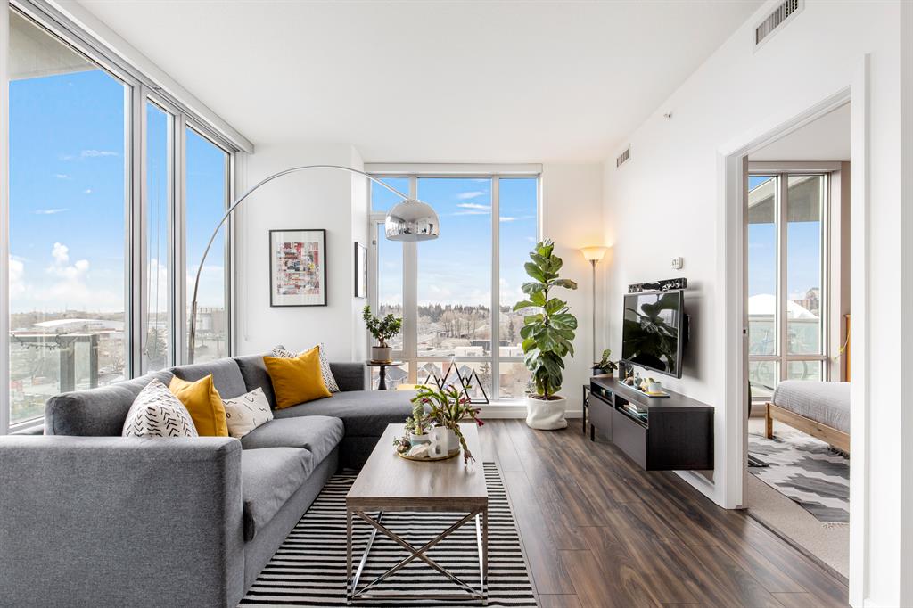 210 15 Avenue SE, #806