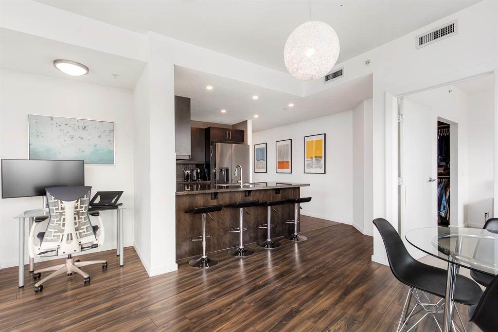 210 15 Avenue SE, #806