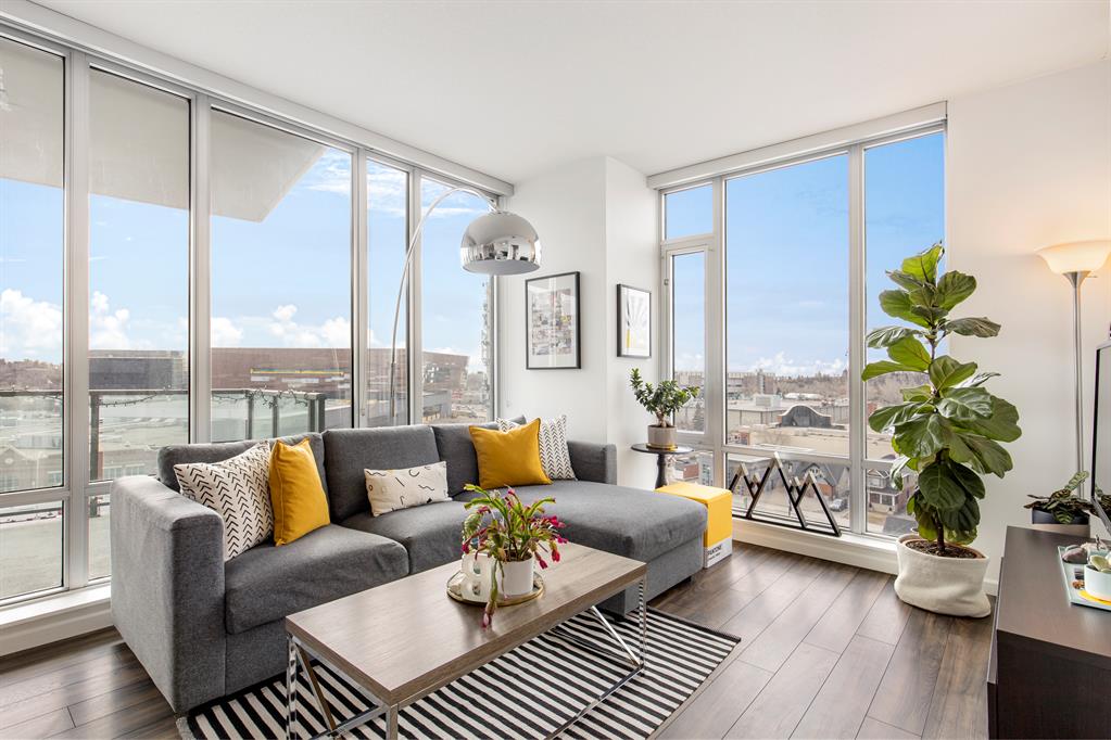 210 15 Avenue SE, #806