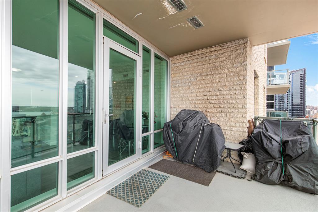210 15 Avenue SE, #806
