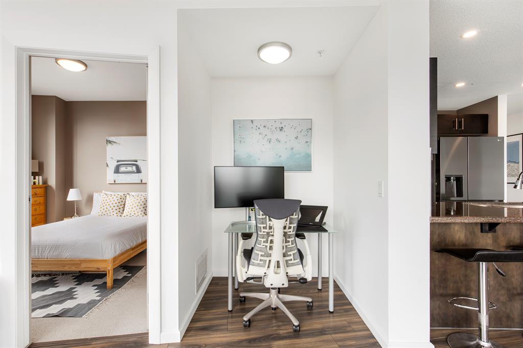 210 15 Avenue SE, #806