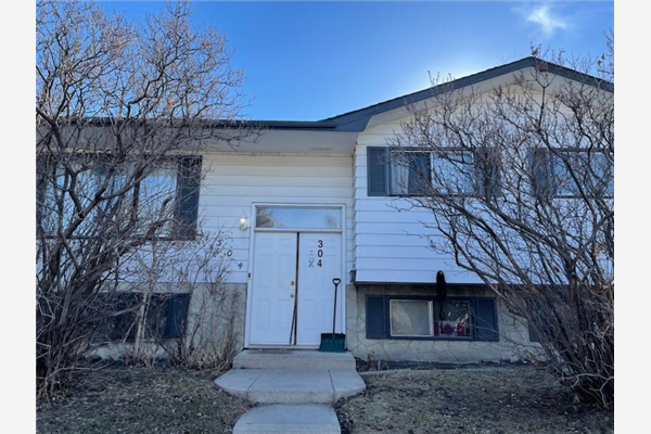 304 Penbrooke Crescent SE, Calgary