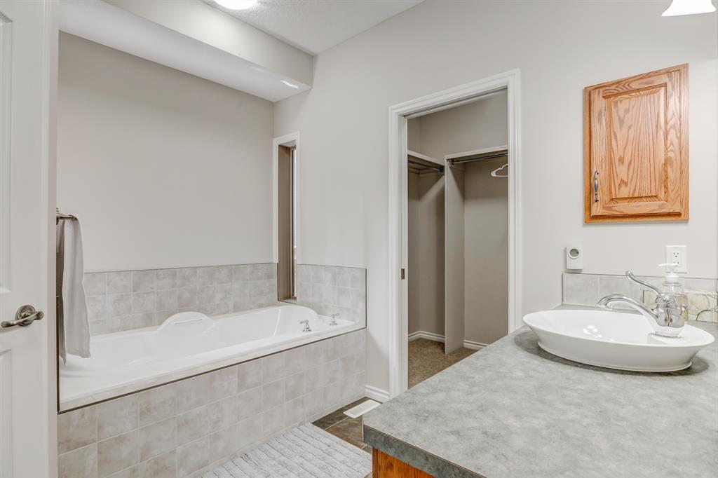 51 Cranridge Bay SE