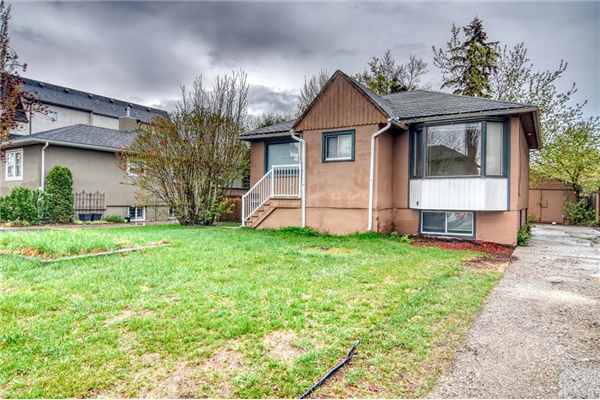 1724 Westmount Road NW, Calgary